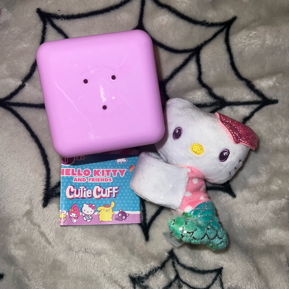 hello kitty cutie cuff